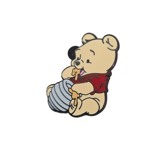 2008 Winnie the Pooh Baby Bear Eating Honey Pot Disney Trading Pin - Picture 1 of 4